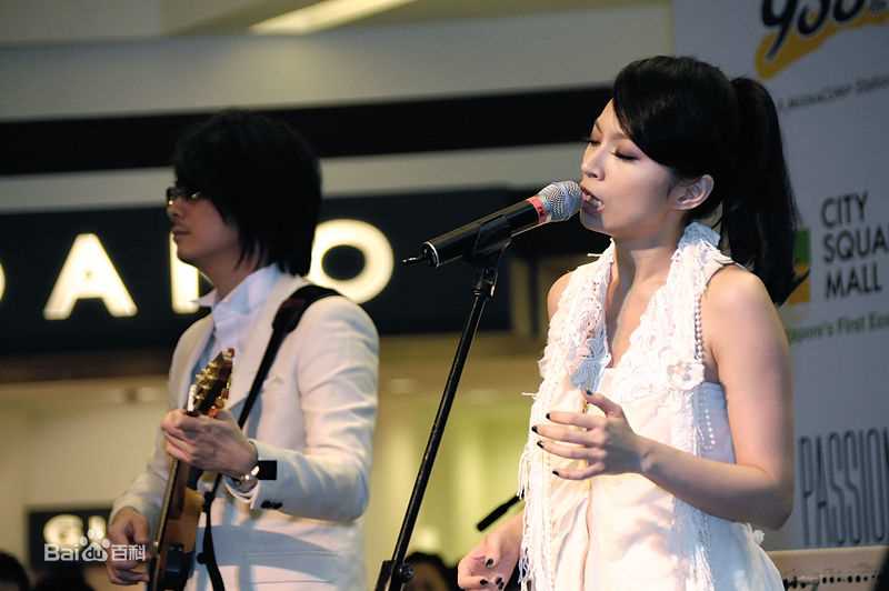 詹雯婷(Faye Chan)与Ian合作性感图片图集