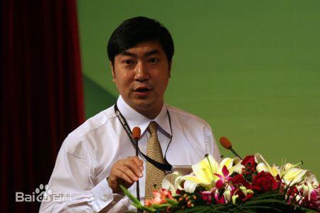 张鹰易观生活照