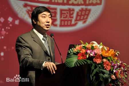 张鹰易观生活照