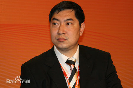 张鹰易观生活照