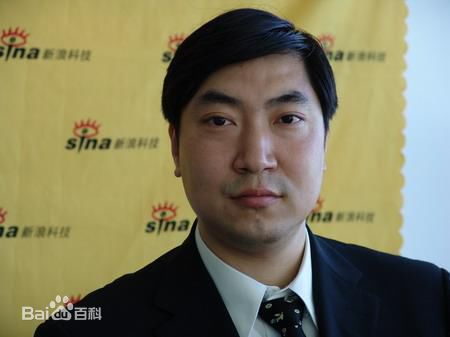 张鹰易观生活照