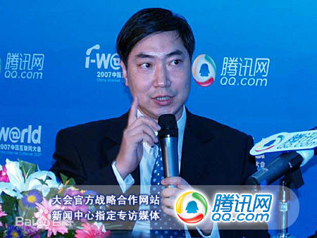 张鹰易观生活照