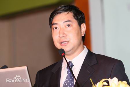 张鹰易观生活照