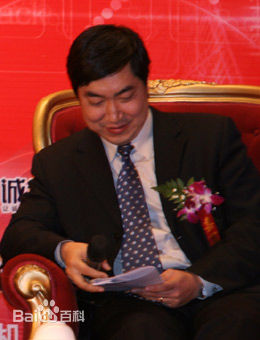 张鹰易观生活照