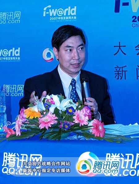 张鹰易观生活照