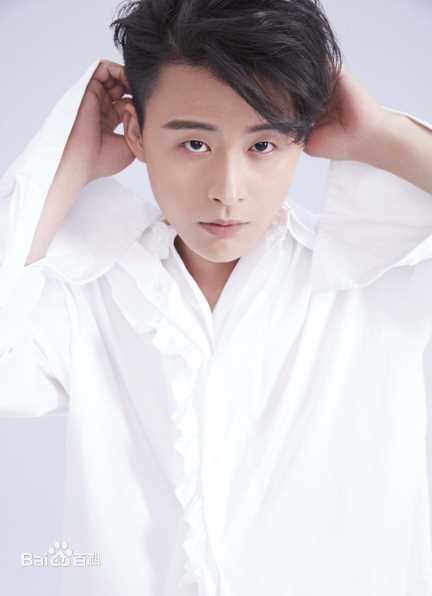 周壬行(Mi)演员周密形象照素颜照相册