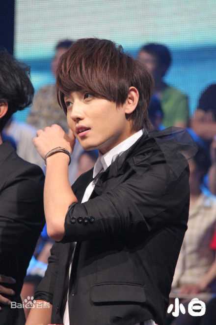 赵泳鑫(Steelo)舞台照前后照片