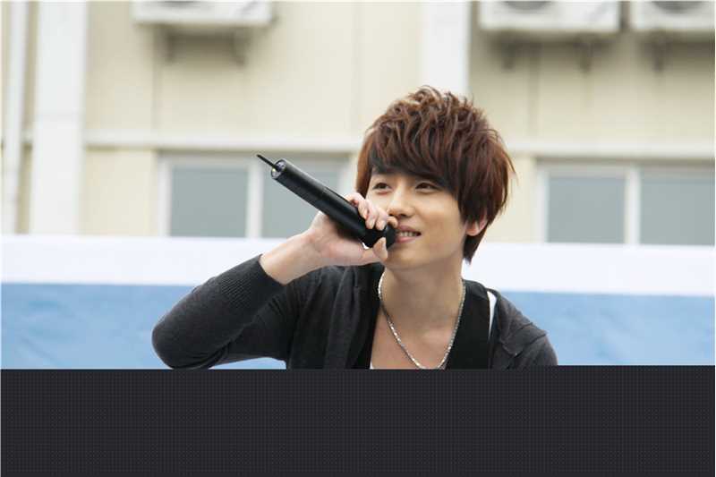 赵泳鑫(Steelo)舞台照前后照片