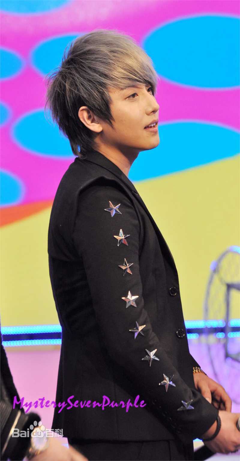 赵泳鑫(Steelo)舞台照前后照片