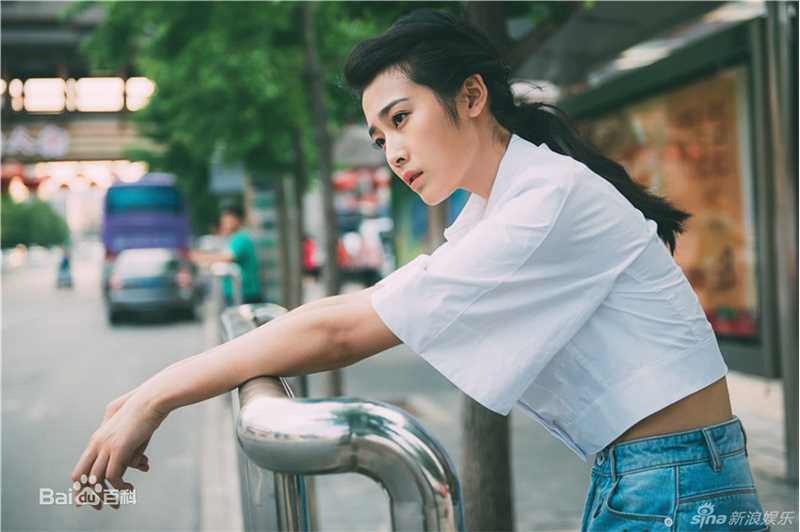 刘洁涵(Lisa)复古街拍清新马尾尽显文艺气质前后照片