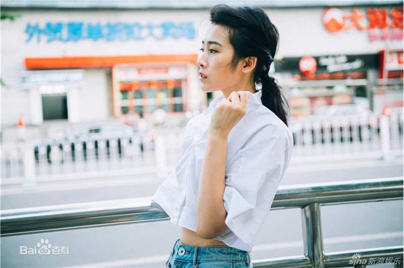 刘洁涵(Lisa)复古街拍清新马尾尽显文艺气质前后照片