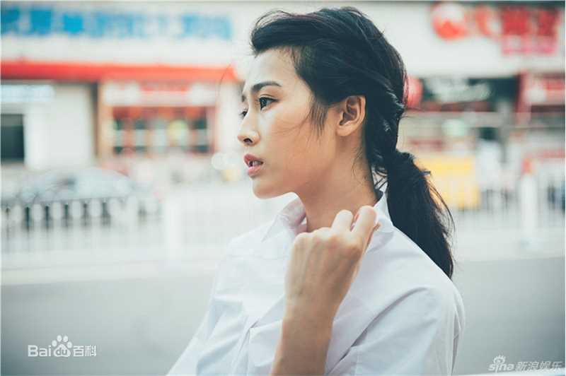 刘洁涵(Lisa)复古街拍清新马尾尽显文艺气质前后照片