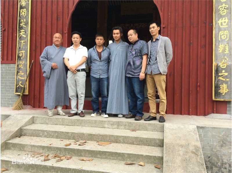 王红军人物图片前后照片