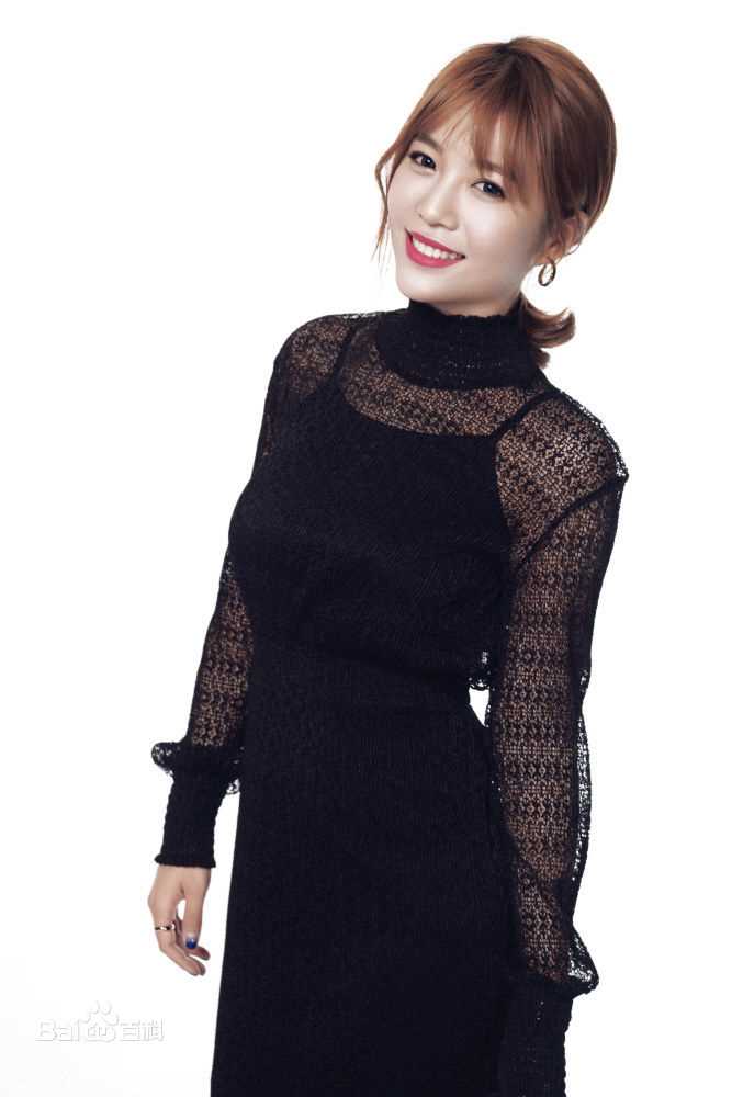 最新赵露性感图片