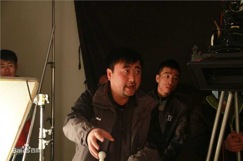 最新张沐在电影《一把钥匙，N把锁》工作照中的图集