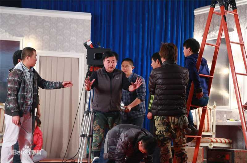 最新张沐在电影《一把钥匙，N把锁》工作照中的图集