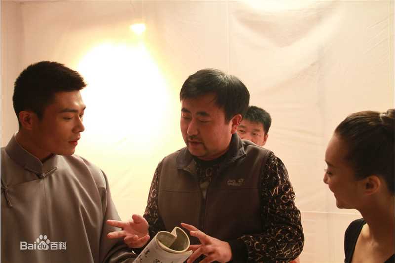 最新张沐在电影《一把钥匙，N把锁》工作照中的图集