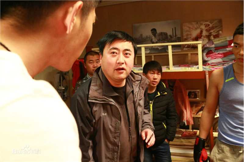 最新张沐在电影《一把钥匙，N把锁》工作照中的图集