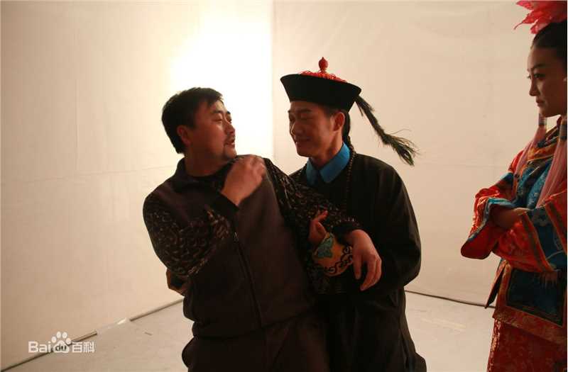 最新张沐在电影《一把钥匙，N把锁》工作照中的图集