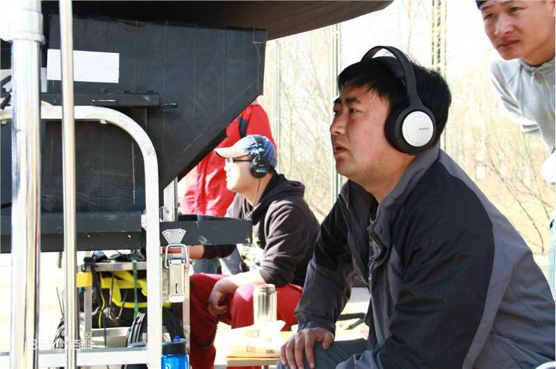 最新张沐在电影《一把钥匙，N把锁》工作照中的图集