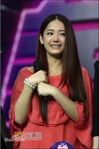 郑湫泓(Greenly)快乐女声前后照片