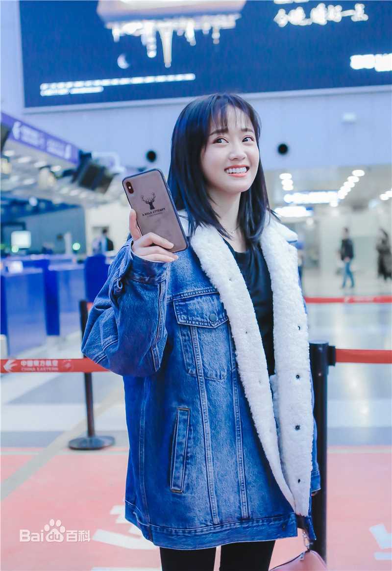 郑湫泓(Greenly)街拍壁纸壁纸