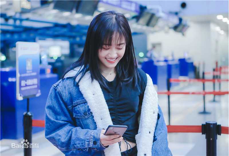 郑湫泓(Greenly)街拍壁纸壁纸