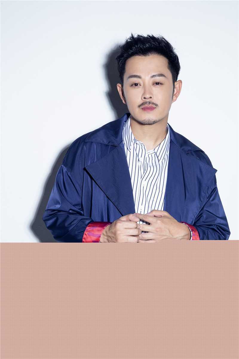 闫霖飞生活照图片图集