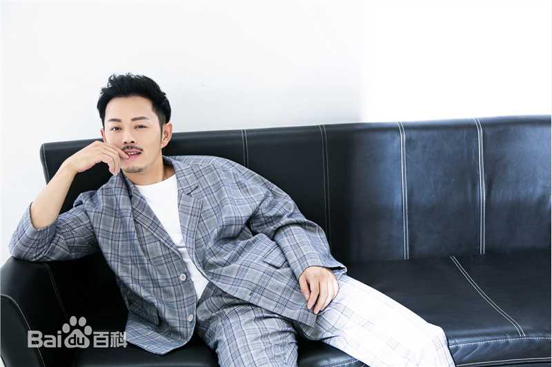 闫霖飞生活照图片图集