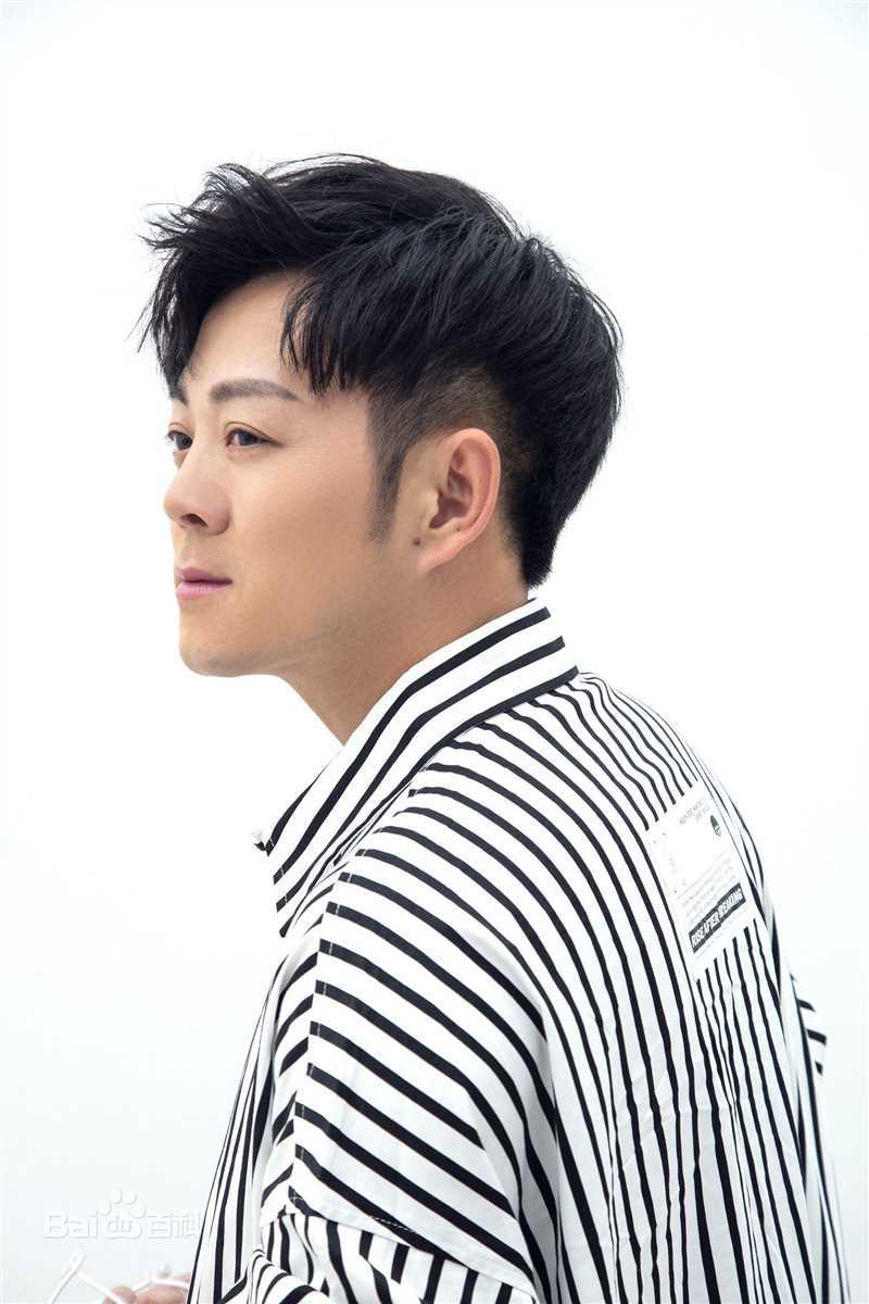 闫霖飞生活照图片图集