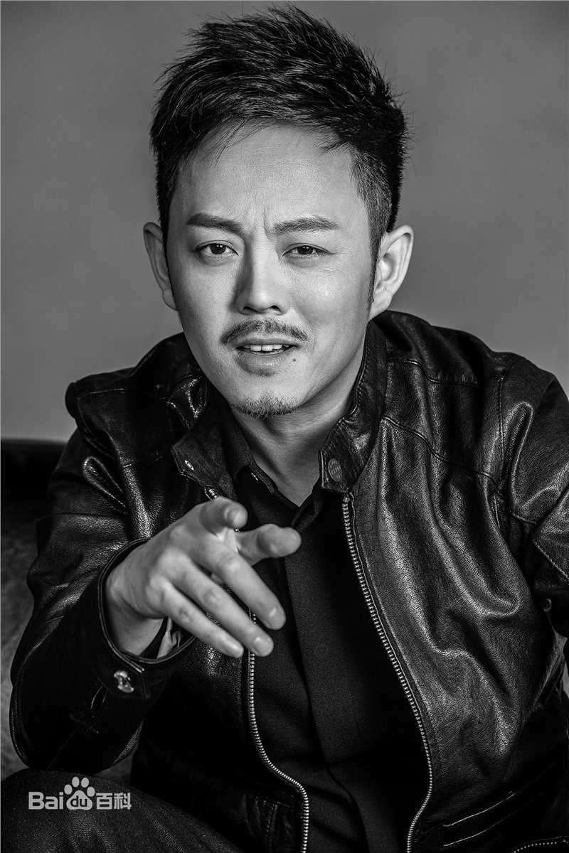 最优质闫霖飞生活照