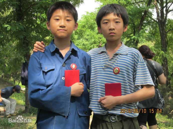 石云鹏(Simon)风车素颜照壁纸