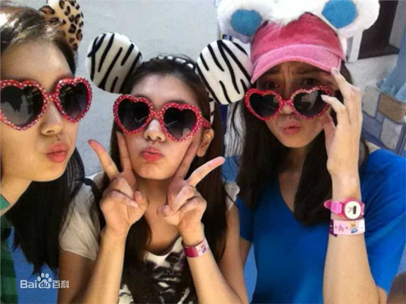 郑素敏(，Jung So Min)素敏与友人合照图册