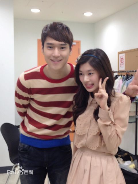 郑素敏(，Jung So Min)素敏与友人合照图册