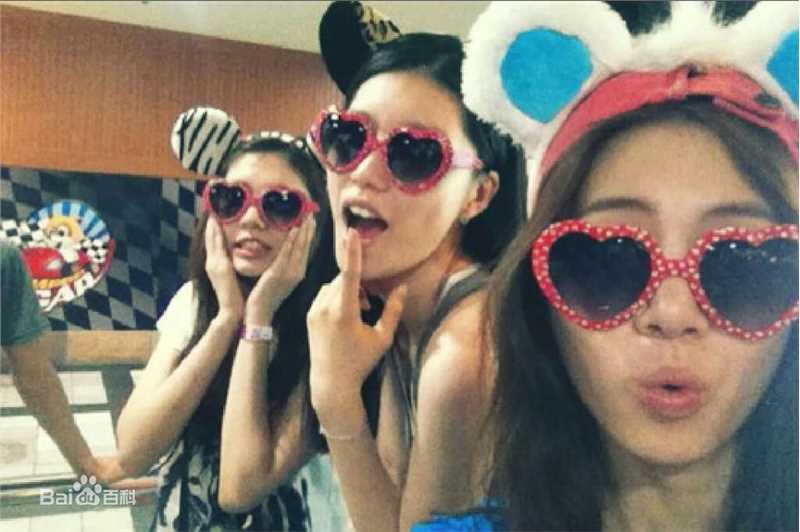 郑素敏(，Jung So Min)素敏与友人合照图册