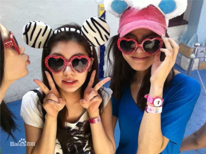 郑素敏(，Jung So Min)素敏与友人合照图册