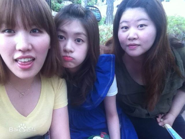 郑素敏(，Jung So Min)素敏与友人合照图册