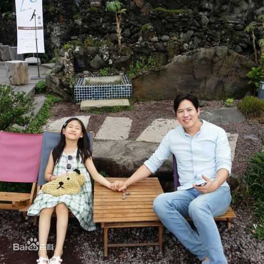 朴旻厦(Park Min Ha/)家人生活照