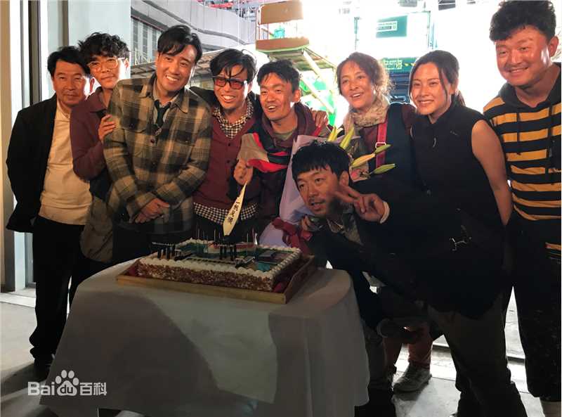 高清张磊在作品《一出好戏》中的图册