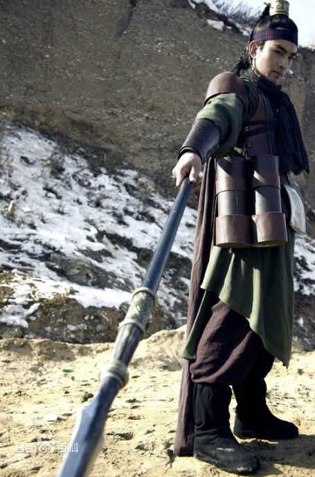 张清张晓晨饰演的素颜照壁纸