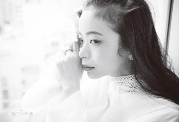 最新趣里(しゅり、shuri)壁纸