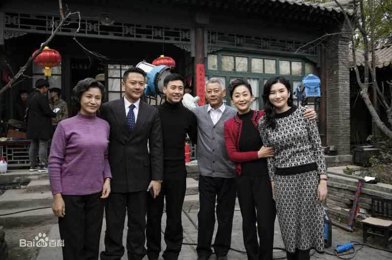 张艺心好友合影性感图片图集