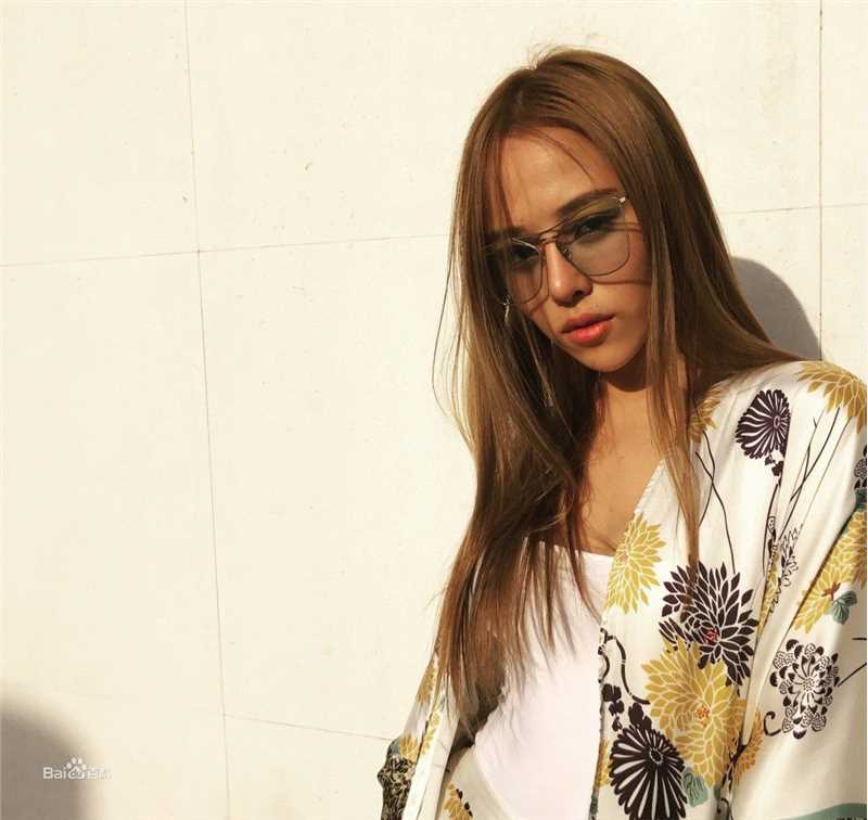 安紫依图片图册