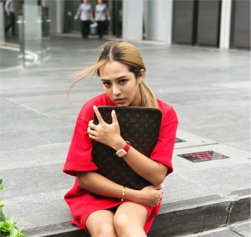 安紫依图片图册