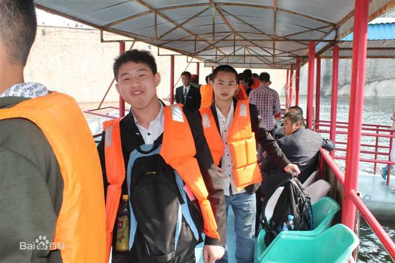 陈中宇导演和朋友壁纸壁纸