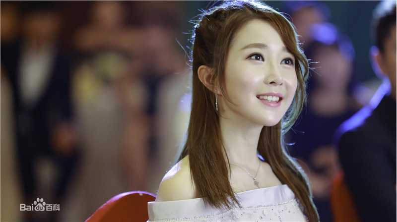 精选周奕彤在《何所冬暖，何所夏凉》饰演露露中的图册