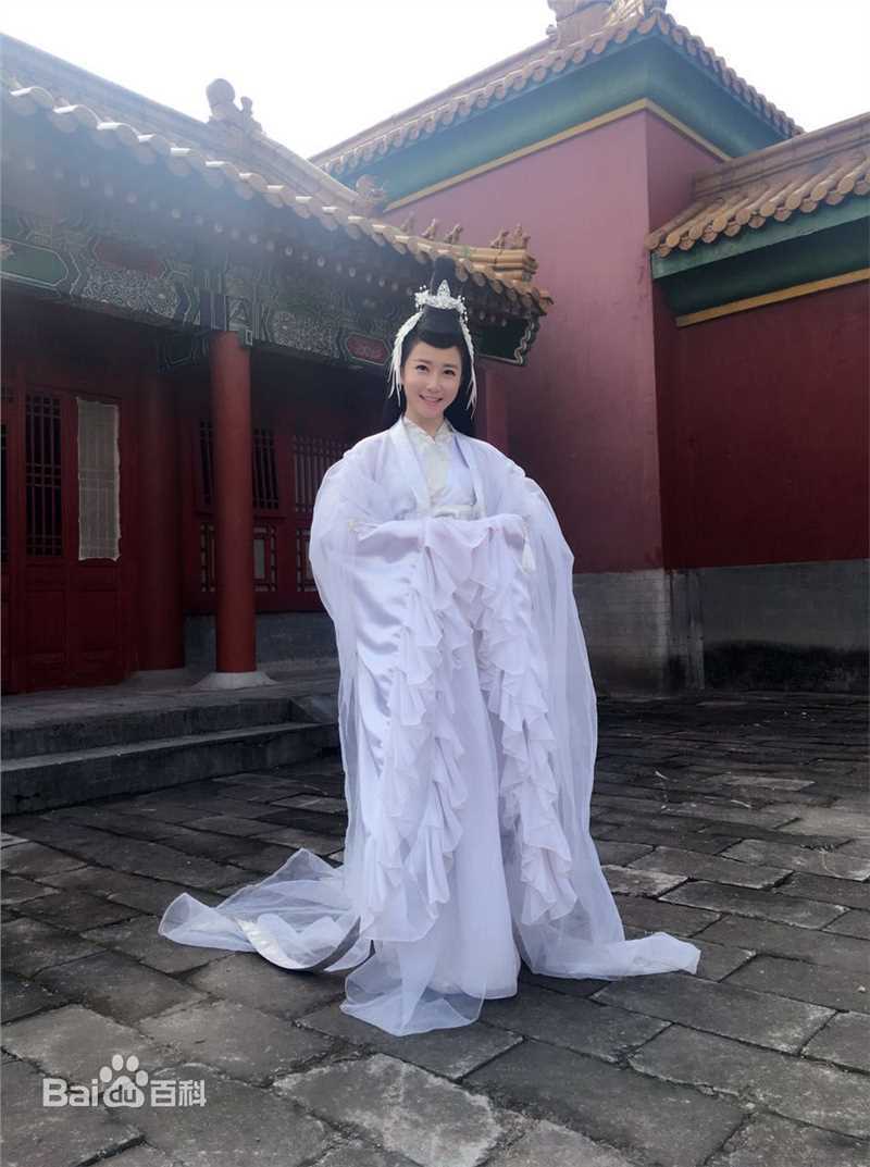 高清周奕彤在《疯狂天后》饰演芯少君中的图册