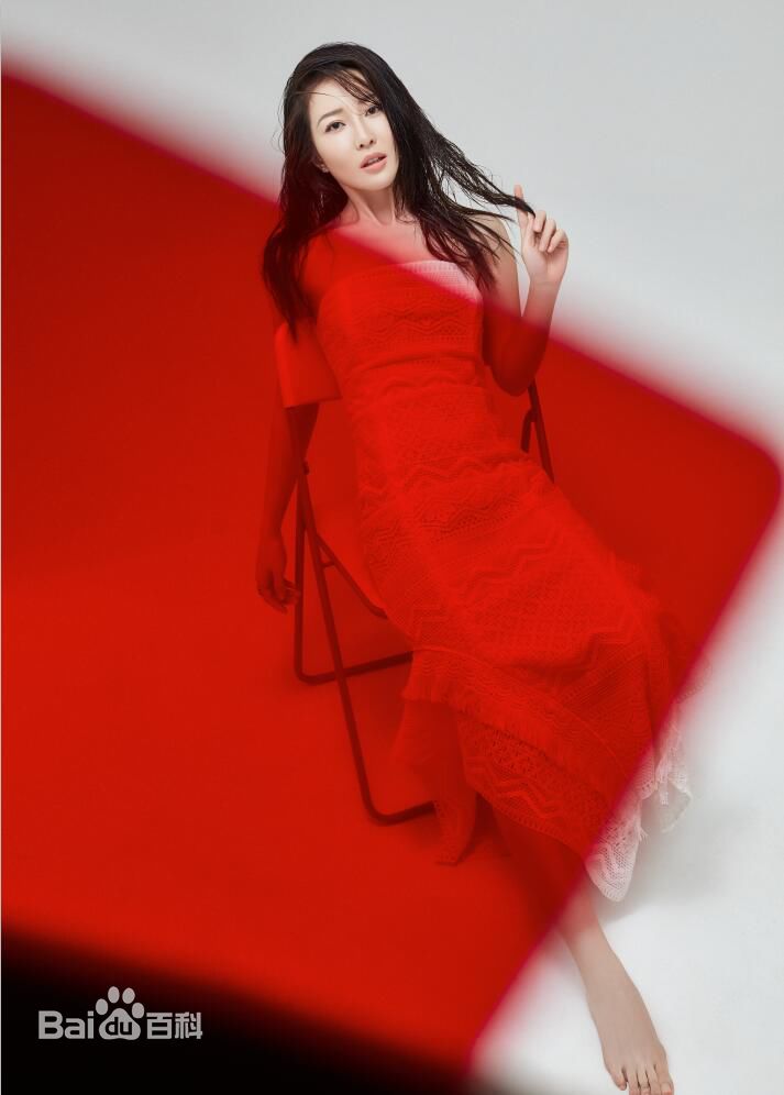 周奕彤最新时尚壁纸