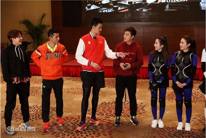 精选周奕彤在真人秀《看你往哪跑》中的图册