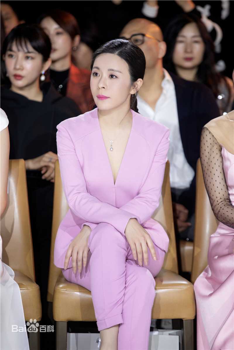 李蓓蕾活动照性感图片图集